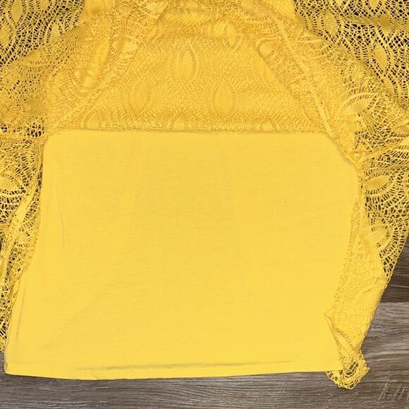 Chenault yellow pancho style knitted top with a solid tank, size large - Picture 9 of 11